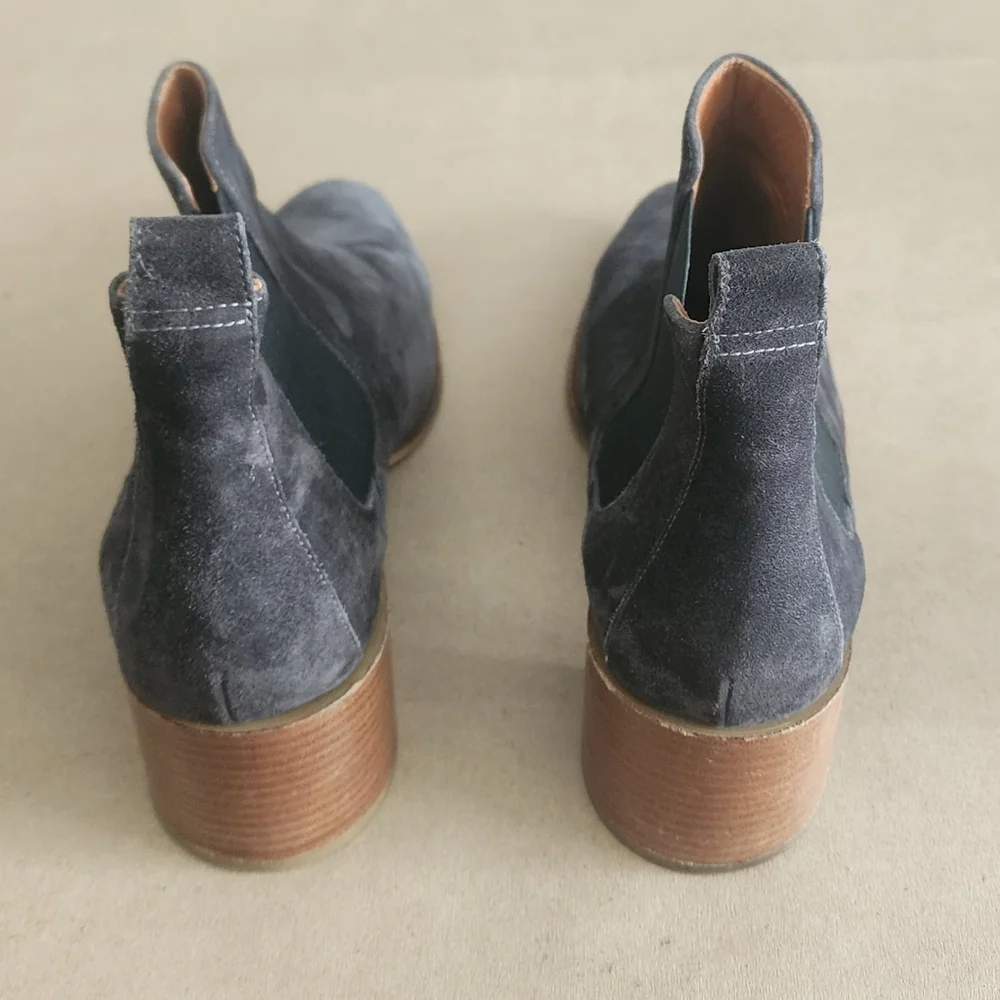Everlane Chelsea Gray Suede Ankle‎ Boots 9.5 Italy